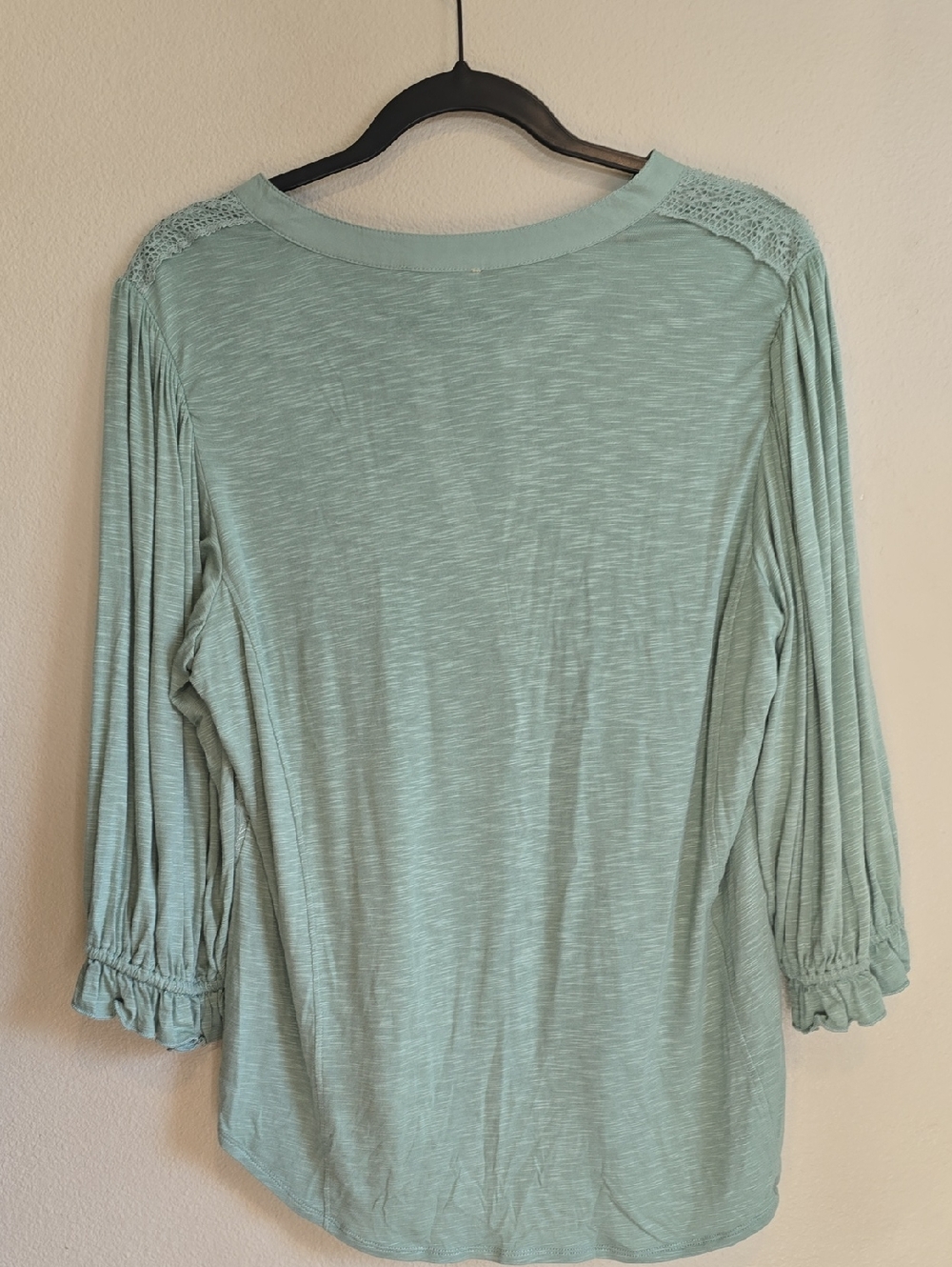 Democracy Sage Green Embroidered Button-Front Blouse Size Large Nwt. - Picture 5 of 5